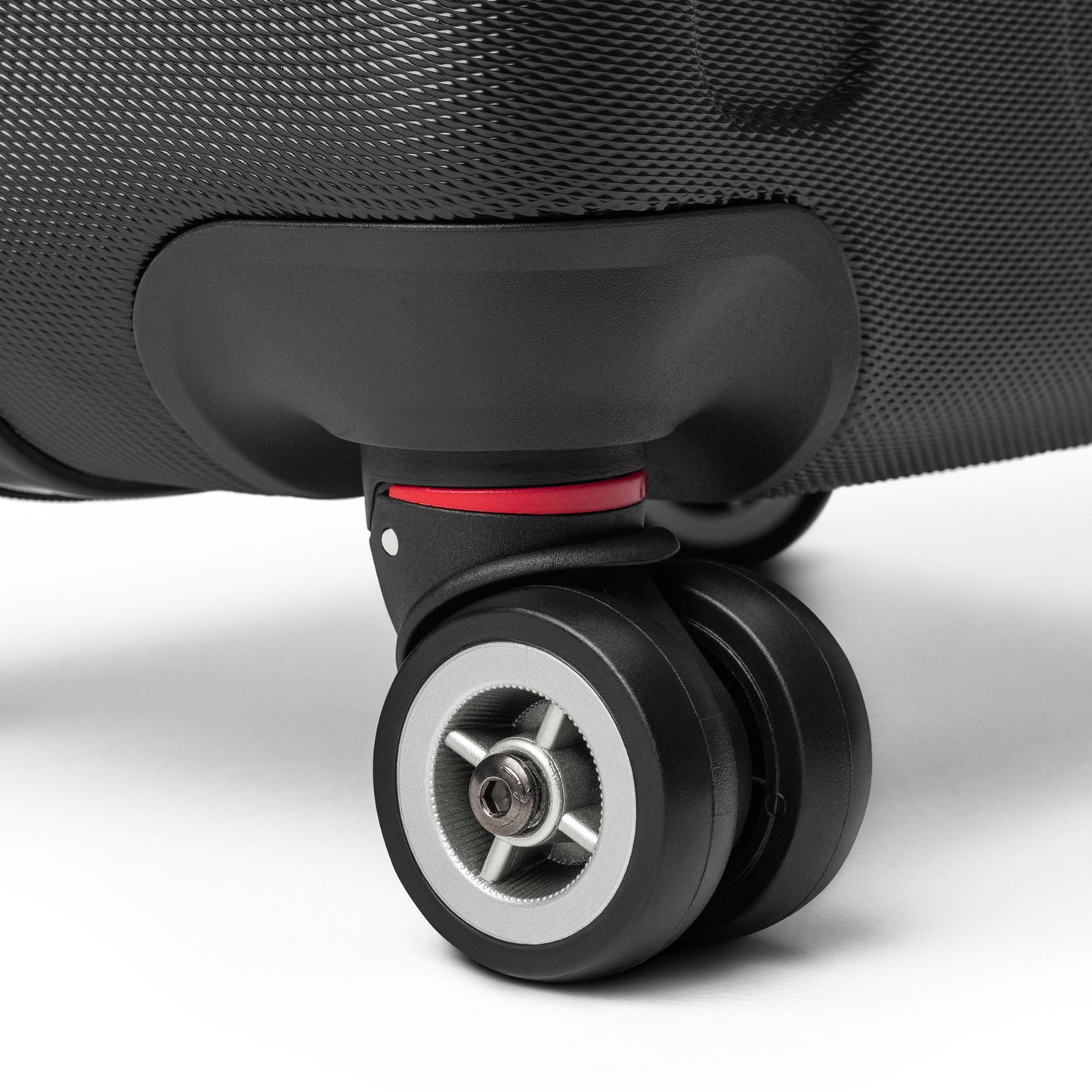 “Magellan” Hard-Shell Suitcase