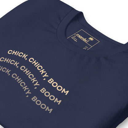 A comfortable cotton navy blue t-shirt with CHICK, CHICKY, BOOM repeated three times in beige capital letters across the chest. This fitted shirt features the brand manly and a palm tree logo on the label.